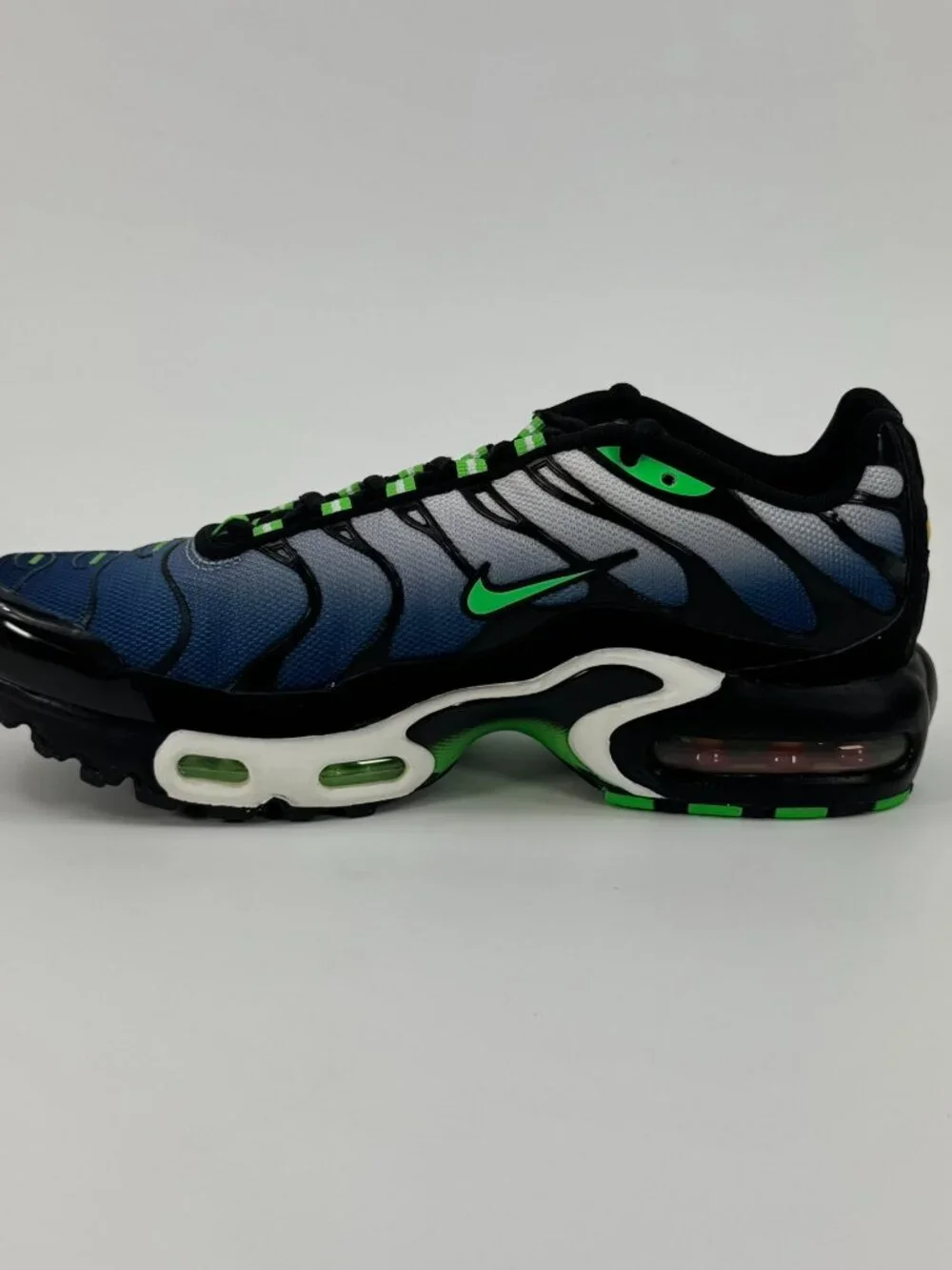 Nike Air Max Plus GS 'Deep Royal Scream Green' CD0609-021 size 7 Y / 8.5 W